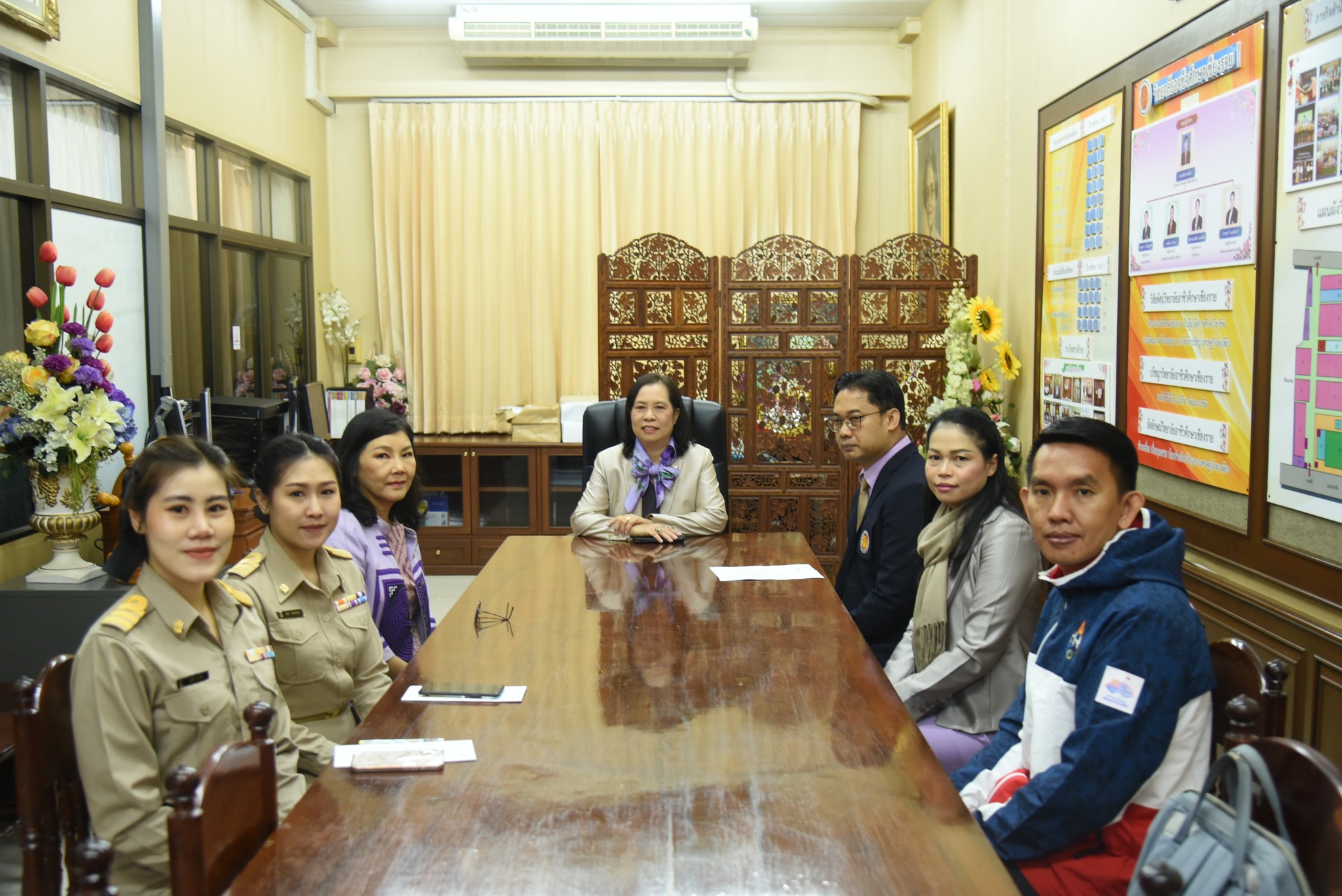 ให้การต้อนรับและรับรายงานตัวพร้อมทั้งปฐมนิเทศบุคลากรทางการศึกษา ตำแหน่ง ครูผู้ช่วย