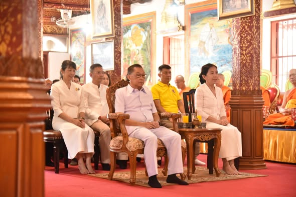 ร่วมพิธีเจริญพระพุทธมนต์​เนื่องในโอกาสมหามงคลสมัยเฉลิมพระชนมพรรษาครบ​ 6​ รอบ​ 72 พรรษา​  มหาราช​  ในโครงการ​ธรรมยาตราวิสาขบูชา​